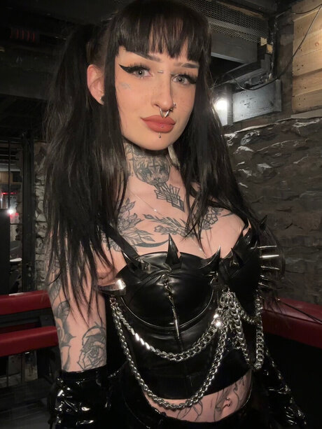 _NO PTVS TATTED GOTH MOMMY_ OnlyFans gratis