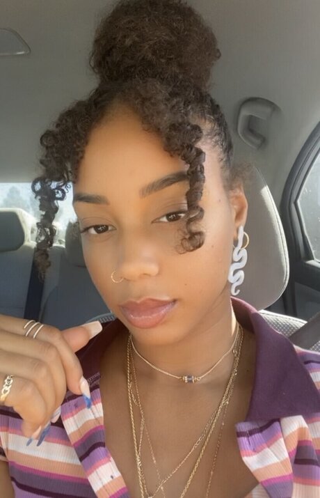 Makaela OnlyFans schlank