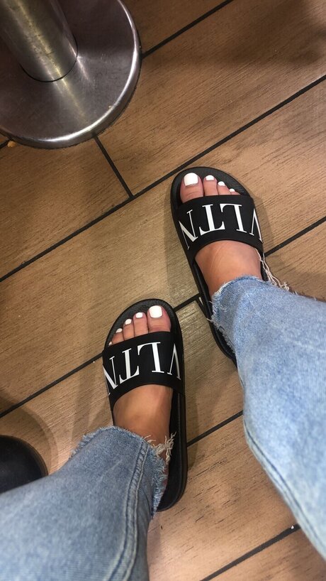 Princess feet Nacktpornos von OnlyFans geleakt