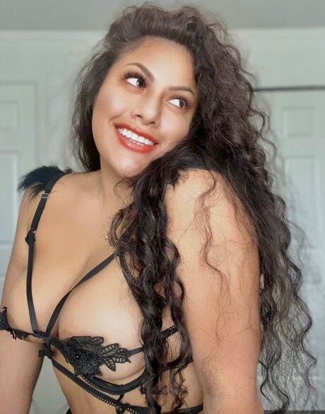 Latina curls OnlyFans-Seite