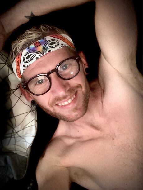 Nekked Bator Leaks von Nacktbildern auf OnlyFans