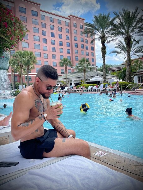 Clutched240 OnlyFans Nacktbilder