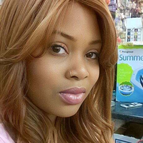 QUEEN LAYONI Nacktpornos auf OnlyFans