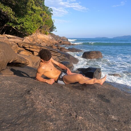 Yan Monteiro OnlyFans nackte Brüste