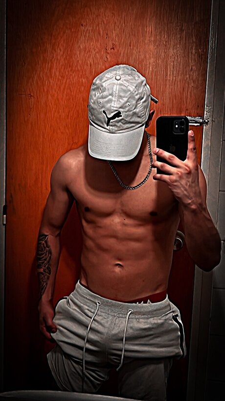 Saimon_ OnlyFans-Bild