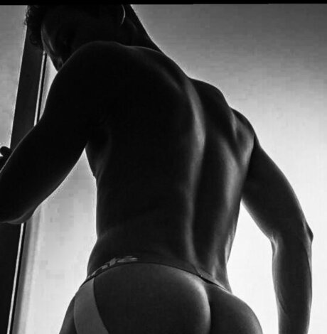 Varo Nacktbilder von OnlyFans geleakt