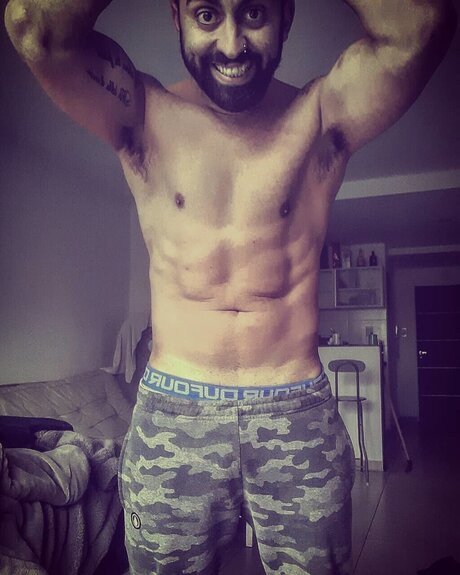 Benlo OnlyFans Model Fotos