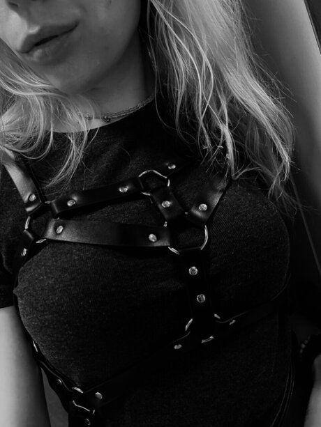 Crimson Lisbeth OnlyFans Nacktbilder