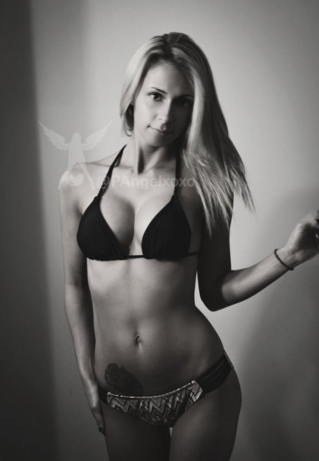 petite angelxoxo OnlyFans Inhaltstyp