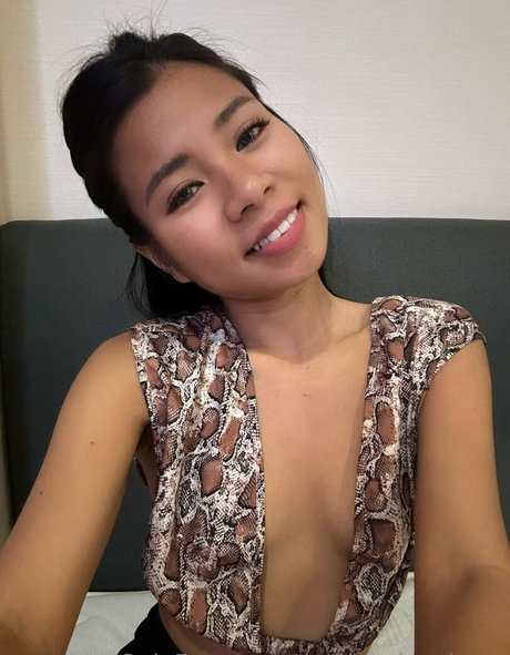 petiteasianchaya OnlyFans-Leaks