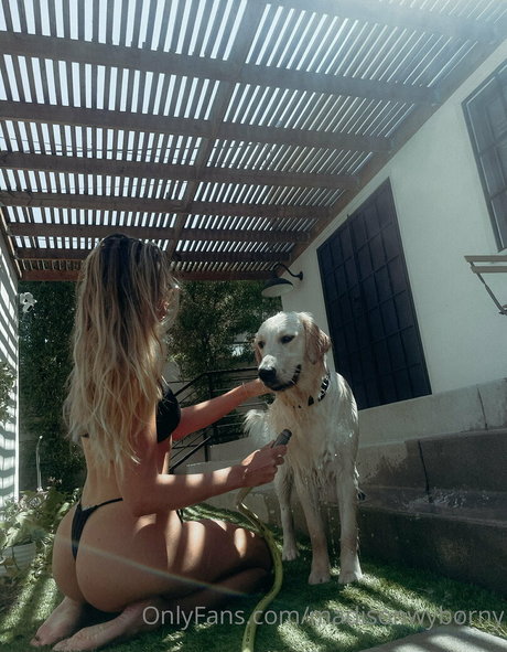 lucy love98 OnlyFans explizite Inhalte