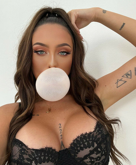 Cora May Nacktbilder geleakt OnlyFans Porn geleakt