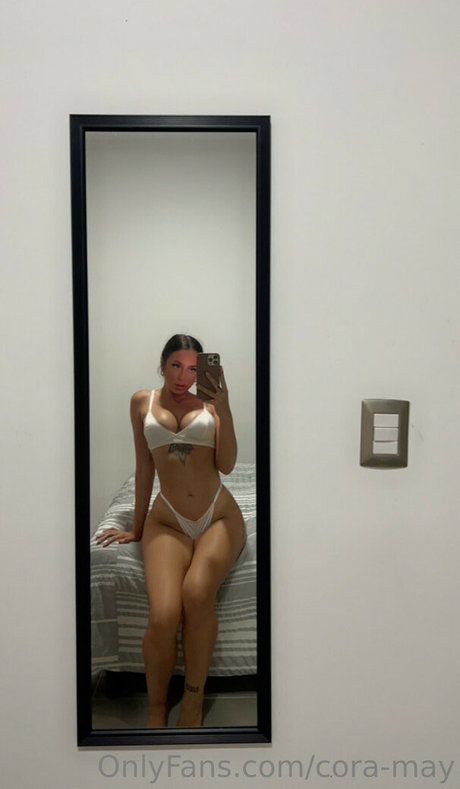 Cora May Nacktbilder von OnlyFans geleakt