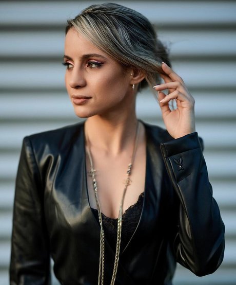 laure bv OnlyFans Arsch Leak