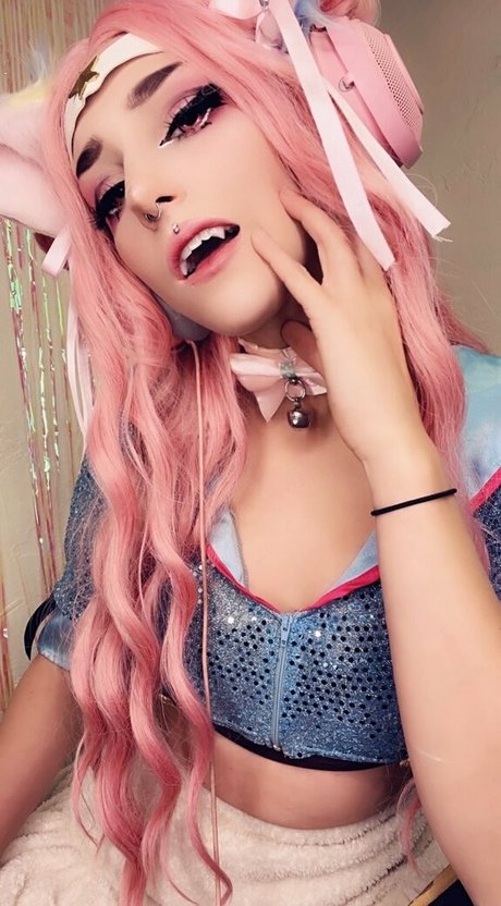 emeryfennecfree OnlyFans Striptease