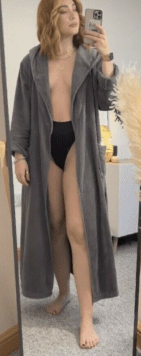 Liv Humby Nackt auf OnlyFans