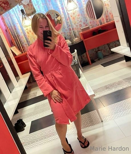 mariehardon OnlyFans-Leaks