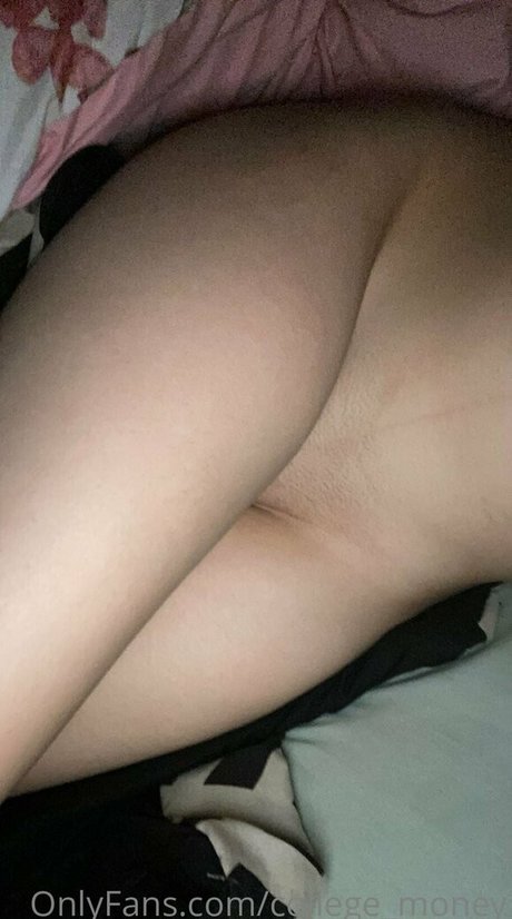 college money OnlyFans Modelfoto