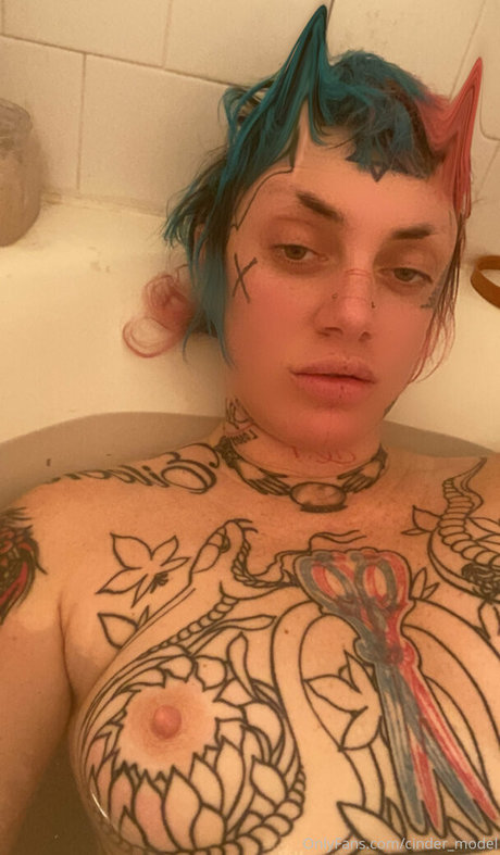 quad awful Nacktbilder geleakt