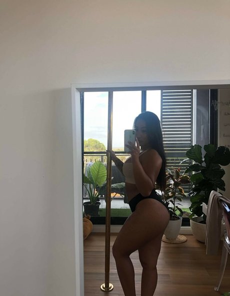 Aazula Leaks von Nacktbildern auf OnlyFans