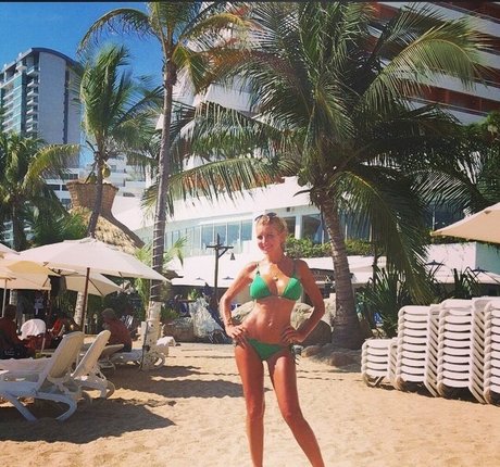 Isabel Madow OnlyFans Striptease