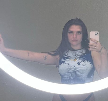 Mae Muller Nacktbilder von OnlyFans geleakt