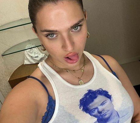 Mae Muller Nackt geleakt OnlyFans