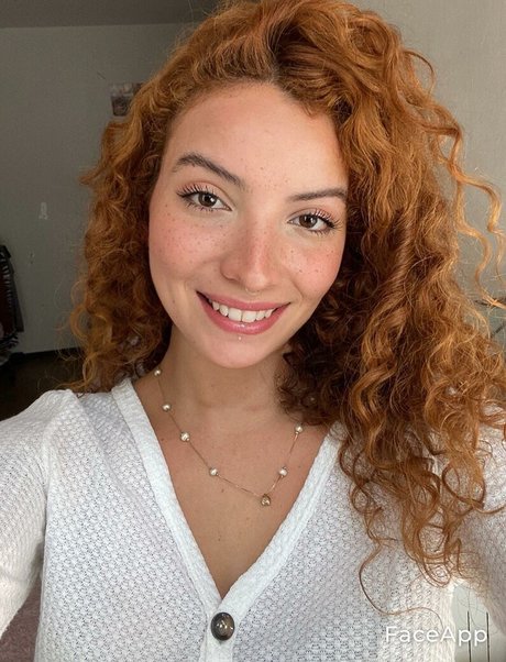 Chloe Parker Oben ohne OnlyFans