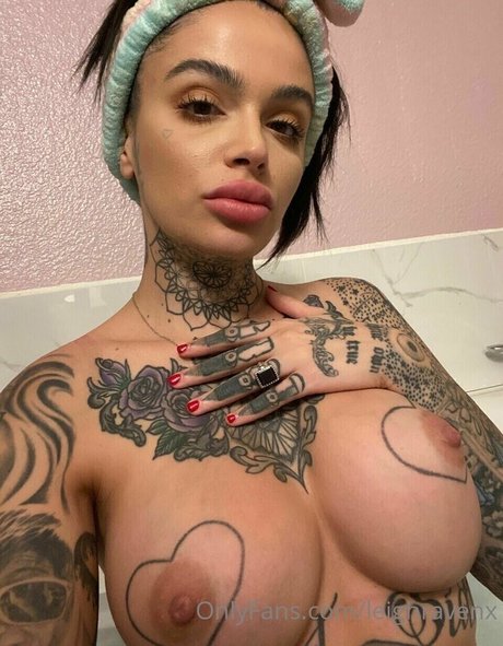 Leigh Raven OnlyFans nackte Brüste