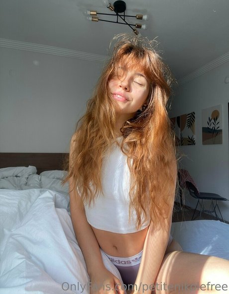 petitenikolefree OnlyFans-Pornos