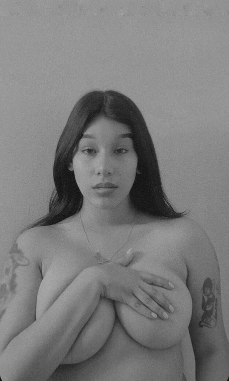 Fernanda V OnlyFans Model Fotos