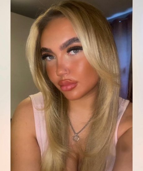 Caoimheeee OnlyFans Striptease