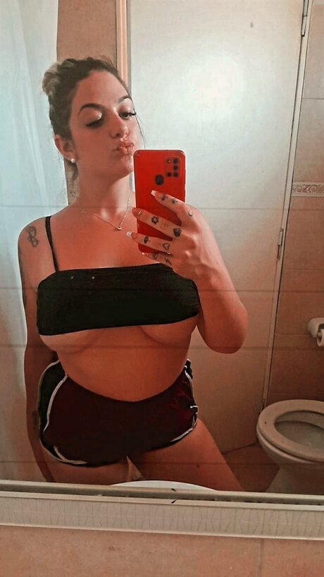 Peque aLul_ OnlyFans Model Bilder