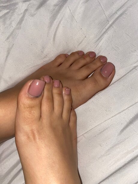 Feetbyzoya OnlyFans geleakter Pornografie