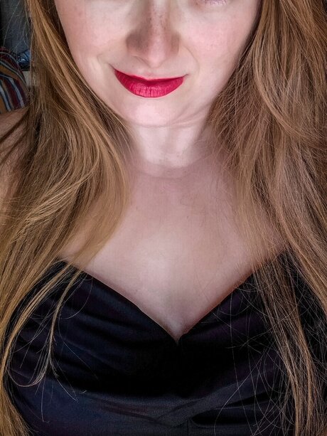 Loraline OnlyFans Striptease