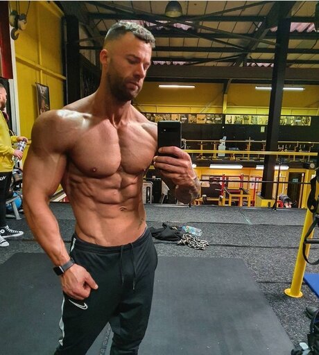 Tom Collins OnlyFans Nacktbilder