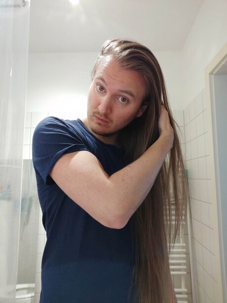 Simi Oben ohne OnlyFans