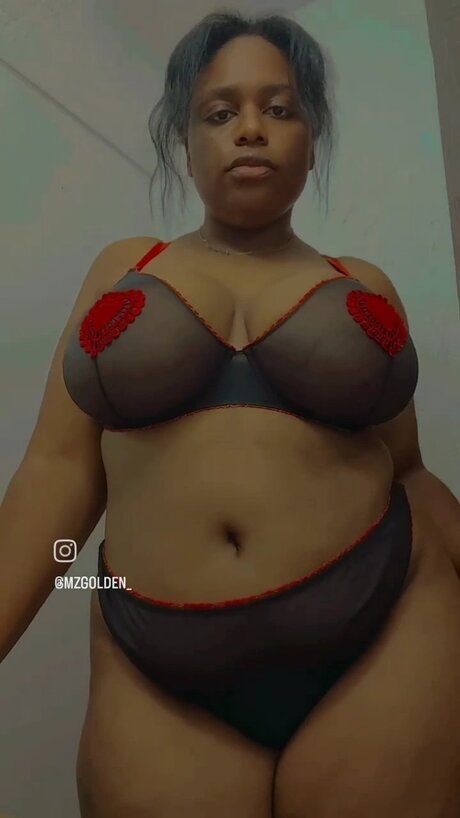 GoldenThickness OnlyFans Bilder