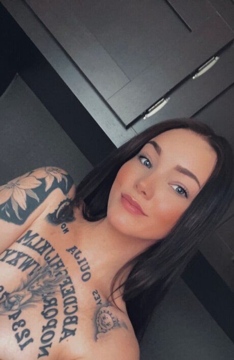 Avrie OnlyFans nackt