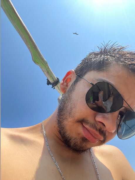 LEON_ Oben ohne OnlyFans