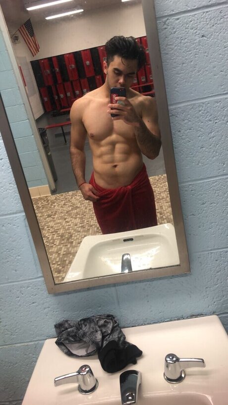 Thotmobb OnlyFans Striptease