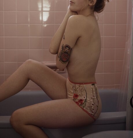 Adrienne Taylor Heiße OnlyFans Inhalte