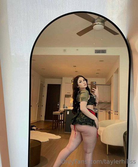 Tayler Hills Nacktbilder OnlyFans Leaks