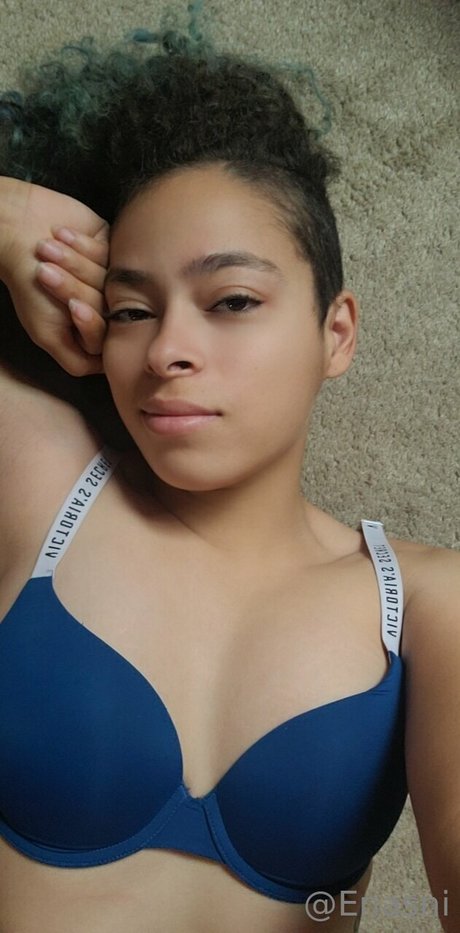 enasni Kostenlose OnlyFans-Inhalte