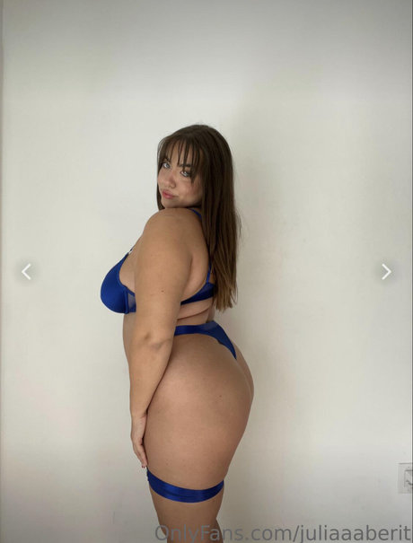 Julia Berit NurlyFans-Brüste