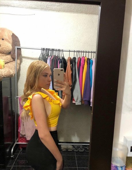 stephanie scarleth OnlyFans X