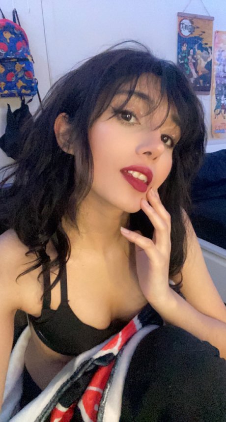 hinawynne OnlyFans Model Fotos