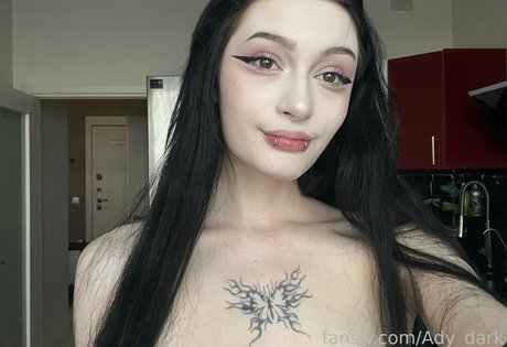 Ady Dark Nackt