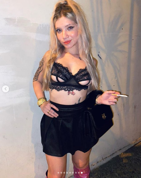 Abru OnlyFans Striptease