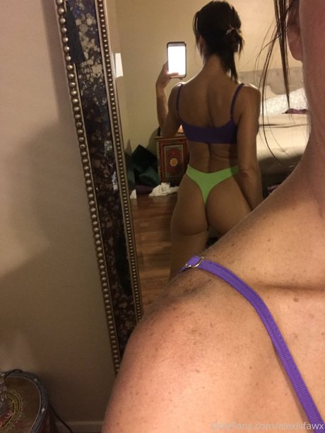 Alexis Fawx OnlyFans Bilder